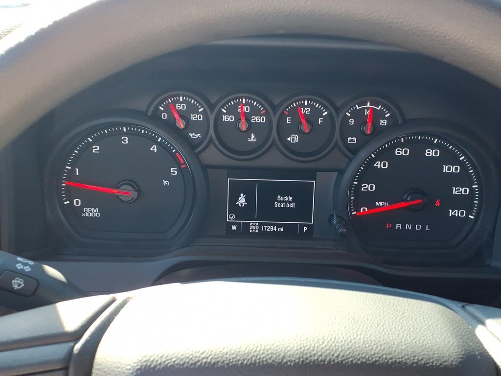 Chevrolet Silverado 2500HD Vehicle Full-screen Gallery Image 17