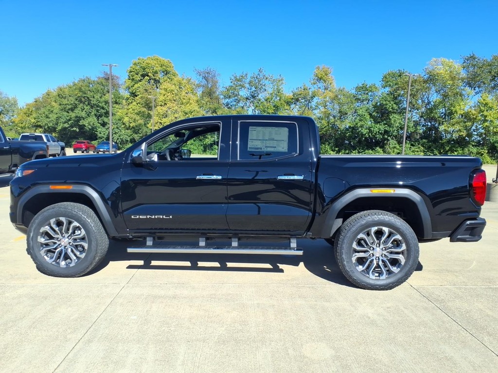 GMC Canyon Vehicle Full-screen Gallery Image 2