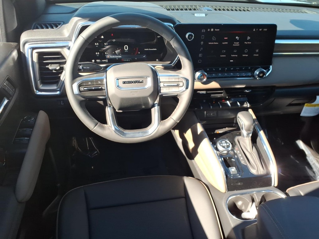 GMC Canyon Vehicle Full-screen Gallery Image 10