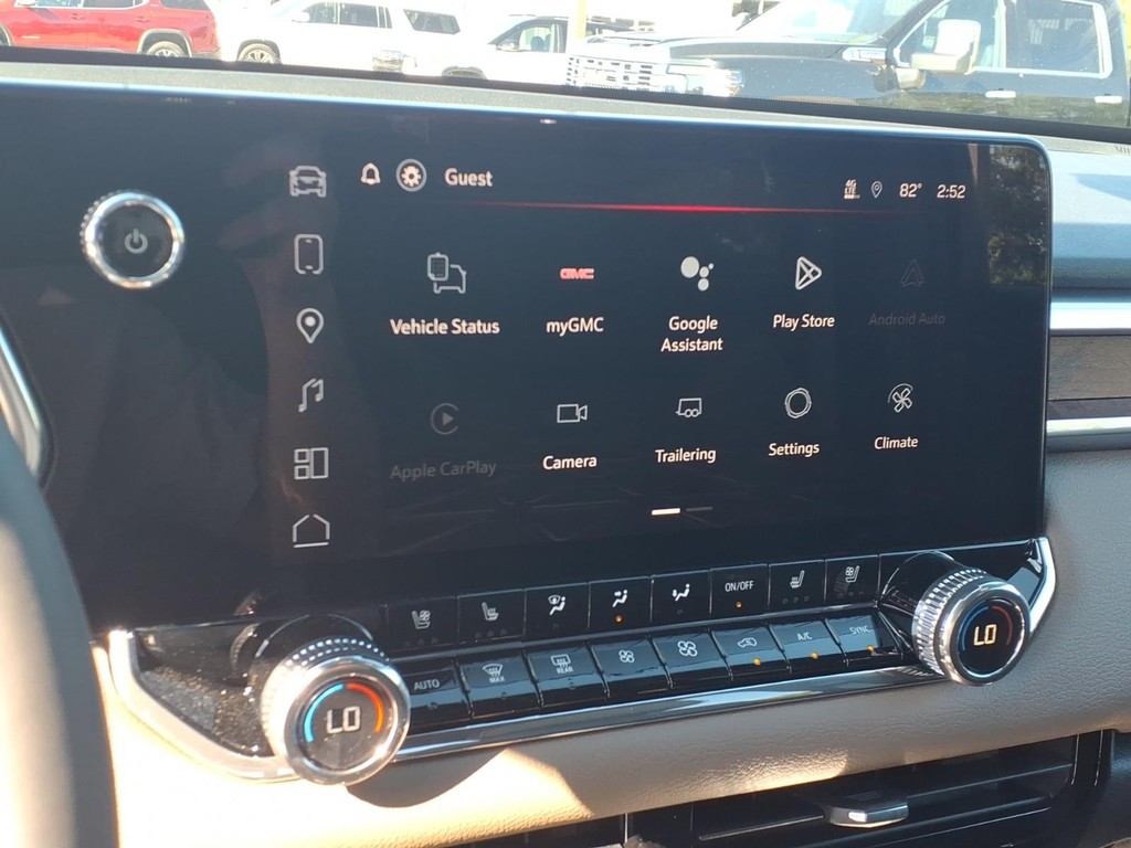 GMC Canyon Vehicle Full-screen Gallery Image 12