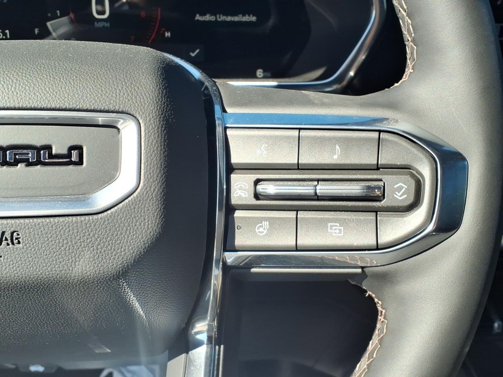 GMC Canyon Vehicle Full-screen Gallery Image 17