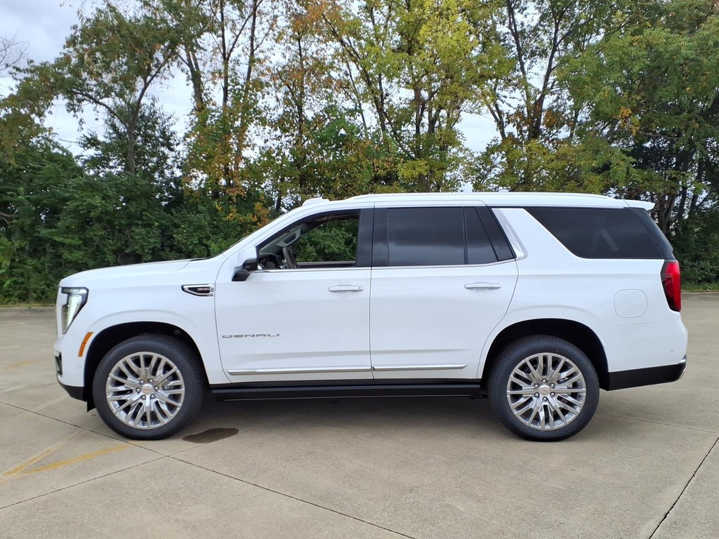 GMC Yukon Vehicle Full-screen Gallery Image 2