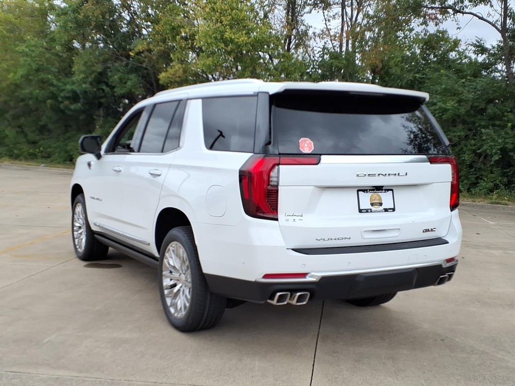 GMC Yukon Vehicle Full-screen Gallery Image 3