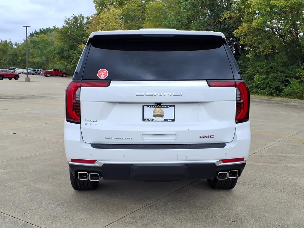 GMC Yukon Vehicle Full-screen Gallery Image 4