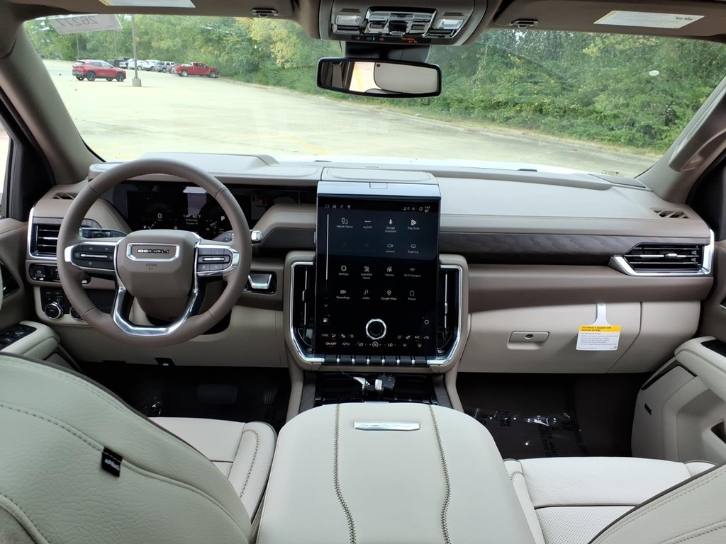 GMC Yukon Vehicle Full-screen Gallery Image 7
