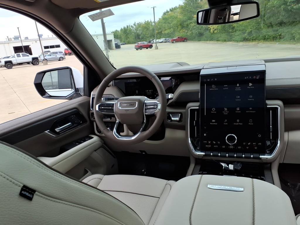 GMC Yukon Vehicle Full-screen Gallery Image 9