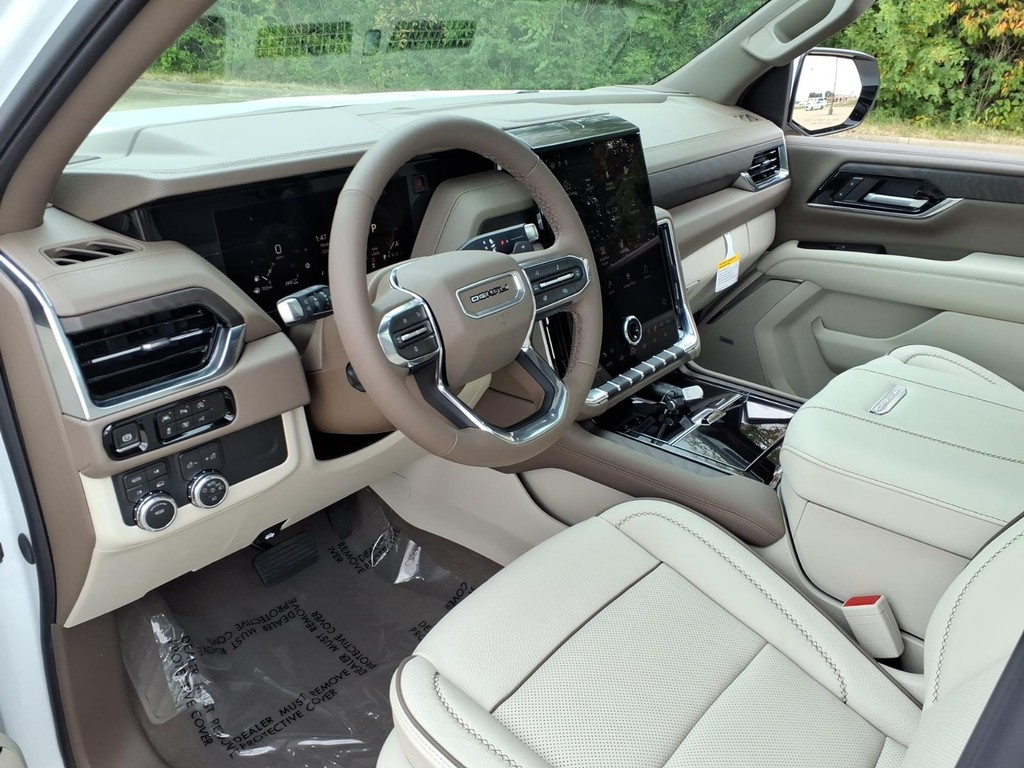 GMC Yukon Vehicle Full-screen Gallery Image 12