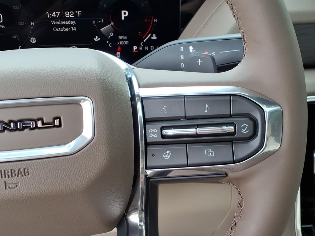 GMC Yukon Vehicle Full-screen Gallery Image 16