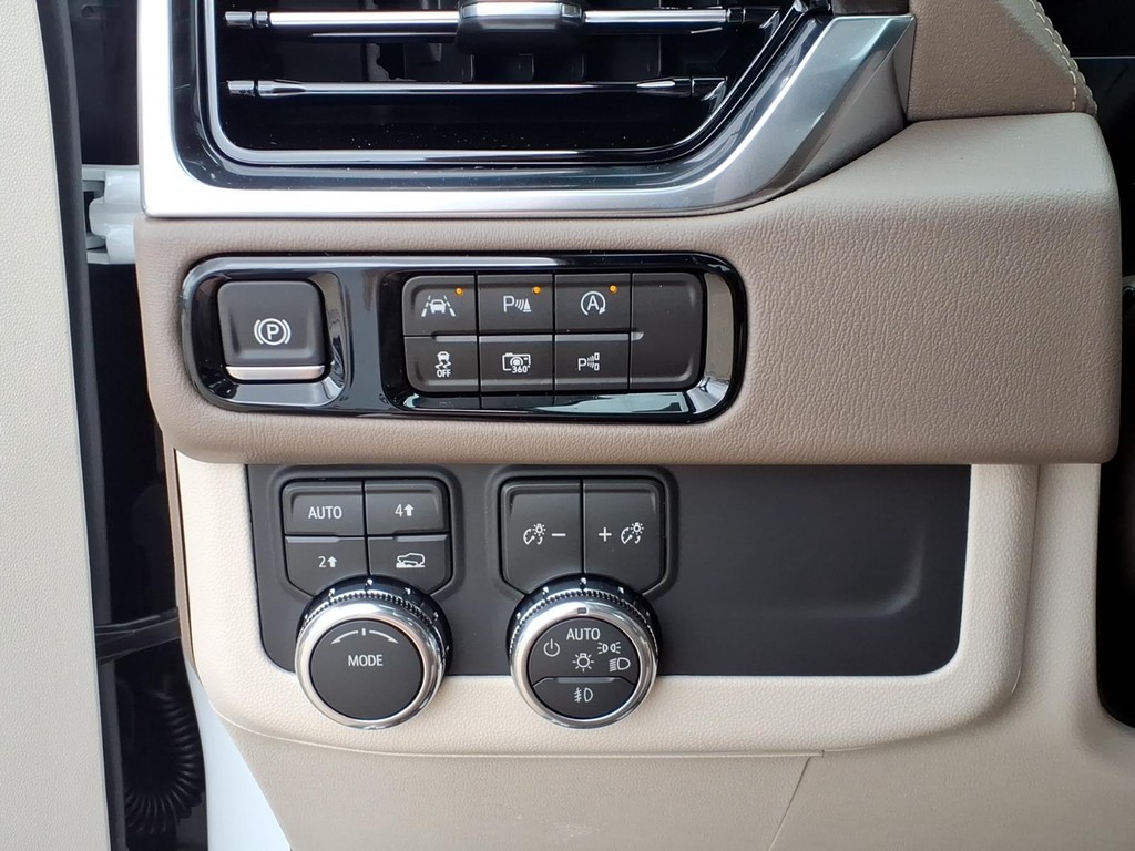 GMC Yukon Vehicle Full-screen Gallery Image 18