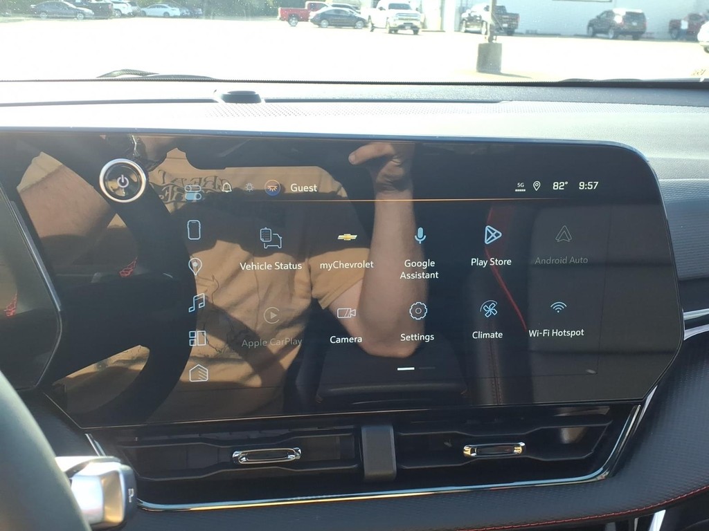 Chevrolet Equinox Vehicle Full-screen Gallery Image 12