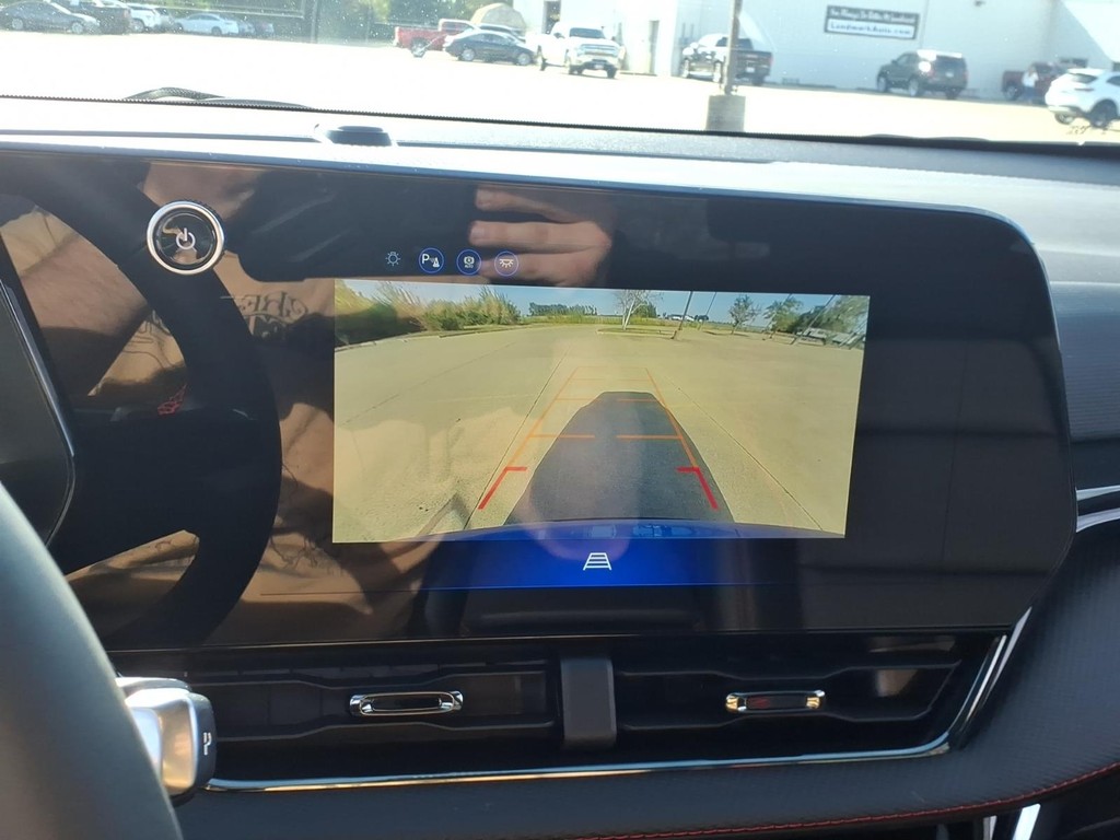 Chevrolet Equinox Vehicle Full-screen Gallery Image 13