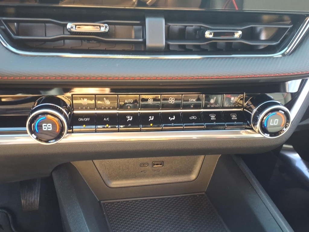 Chevrolet Equinox Vehicle Full-screen Gallery Image 14
