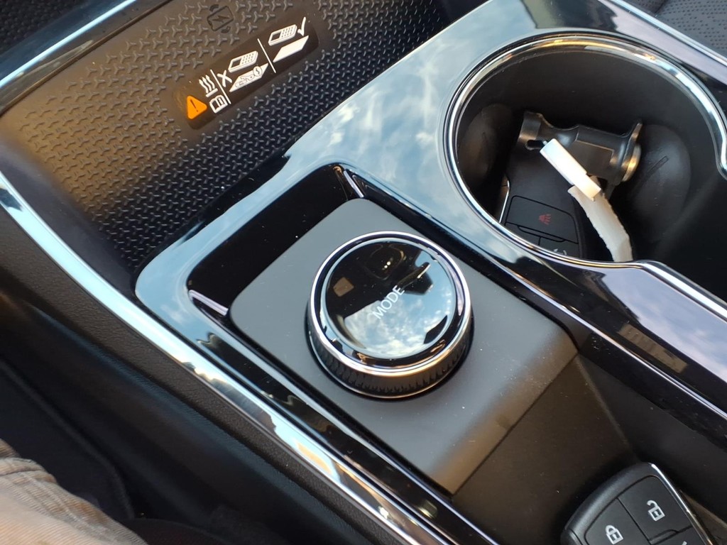 Chevrolet Equinox Vehicle Full-screen Gallery Image 15