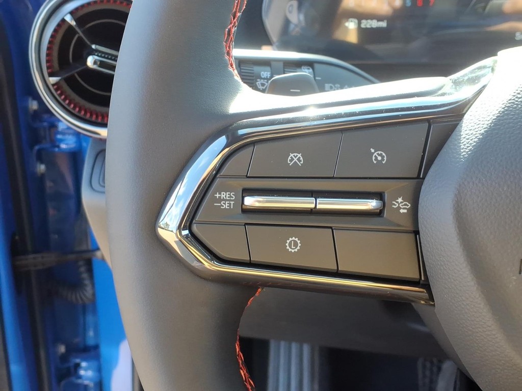 Chevrolet Equinox Vehicle Full-screen Gallery Image 16