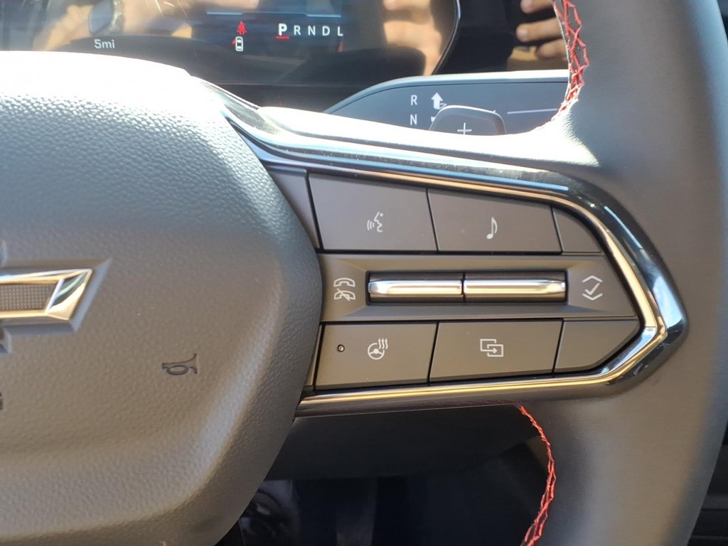 Chevrolet Equinox Vehicle Full-screen Gallery Image 17