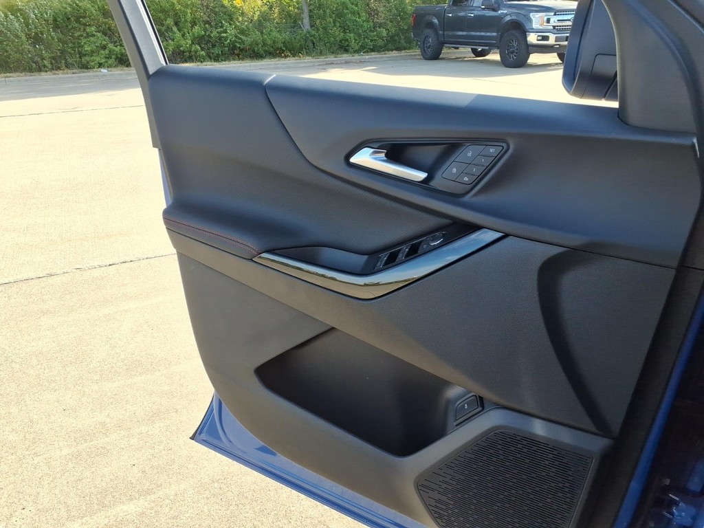 Chevrolet Equinox Vehicle Full-screen Gallery Image 19