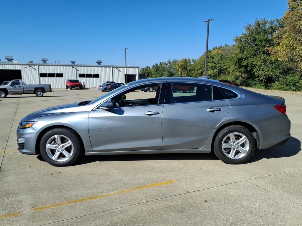 Chevrolet Malibu Vehicle Full-screen Gallery Image 02
