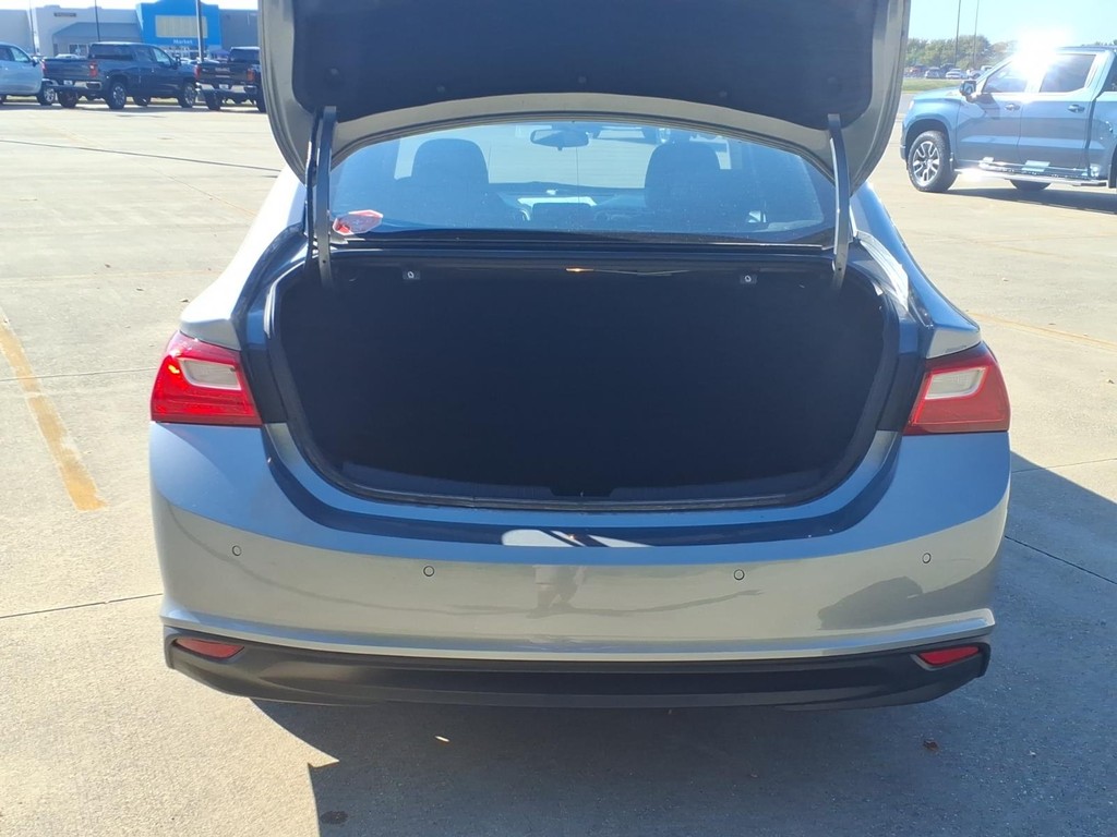 Chevrolet Malibu Vehicle Full-screen Gallery Image 05