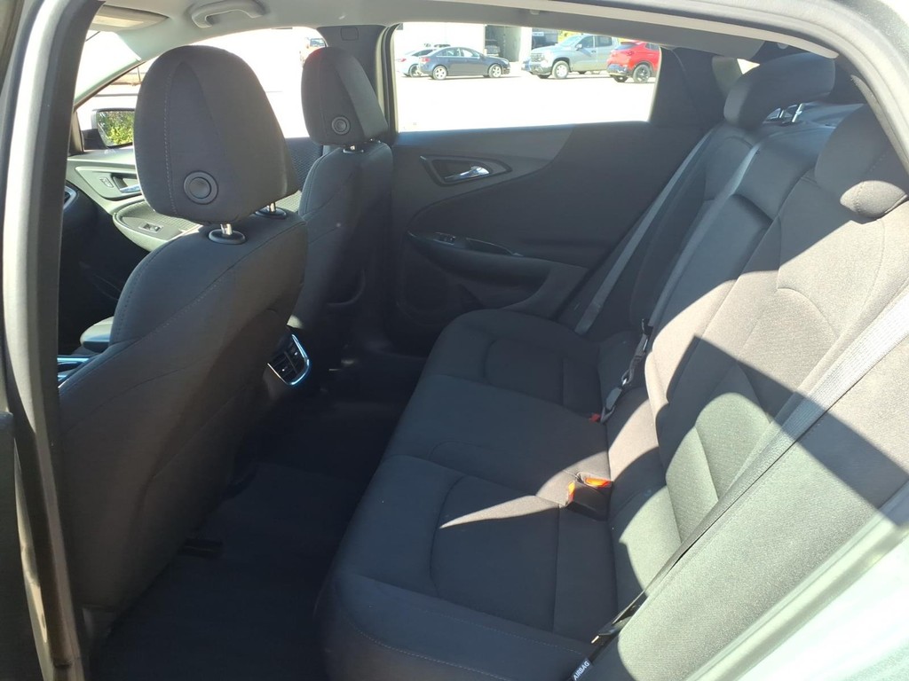 Chevrolet Malibu Vehicle Full-screen Gallery Image 06