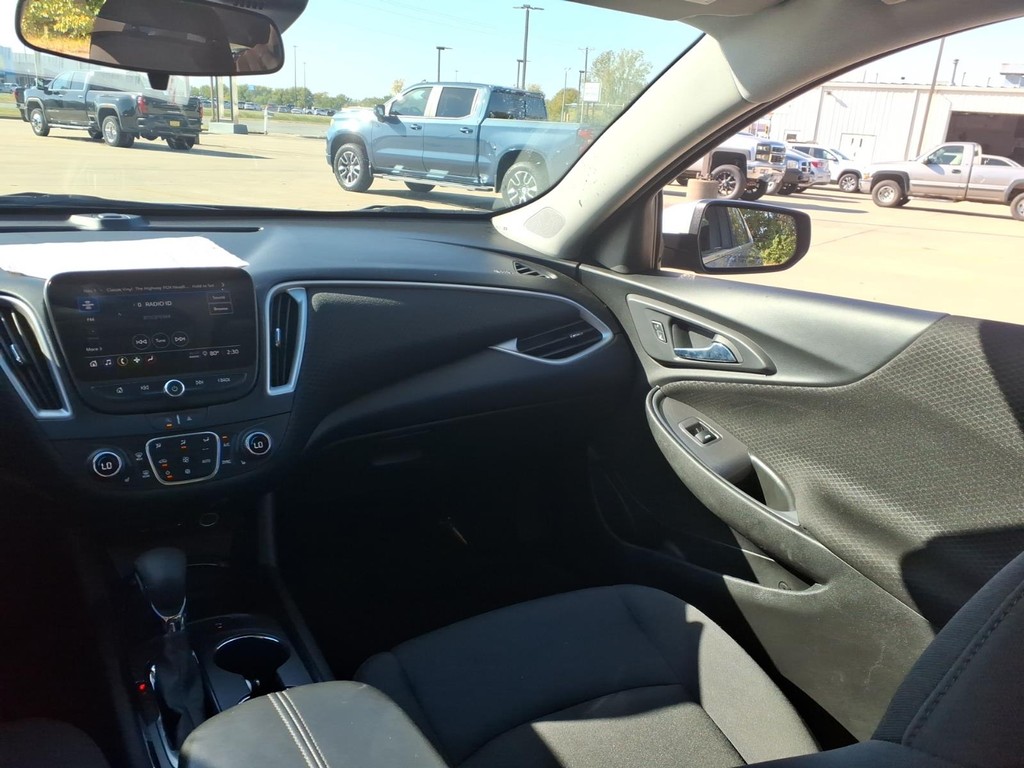 Chevrolet Malibu Vehicle Full-screen Gallery Image 08