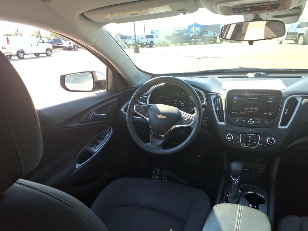 Chevrolet Malibu Vehicle Full-screen Gallery Image 09