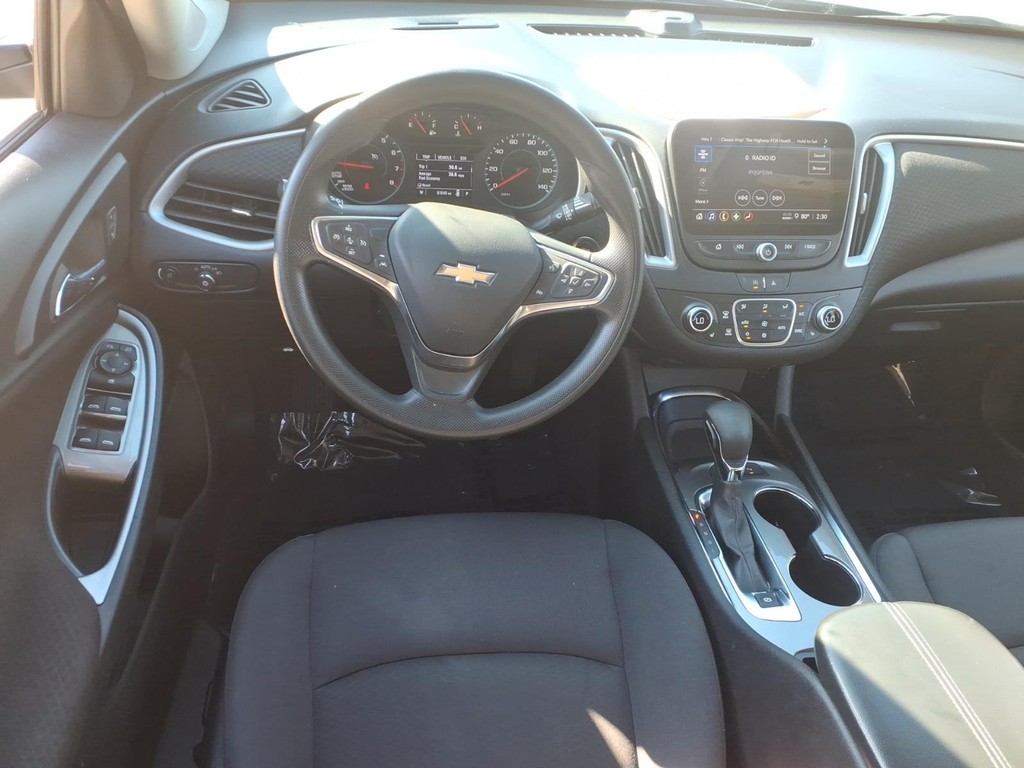 Chevrolet Malibu Vehicle Full-screen Gallery Image 10