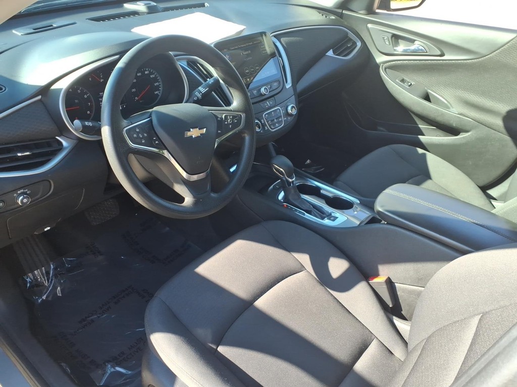 Chevrolet Malibu Vehicle Full-screen Gallery Image 11
