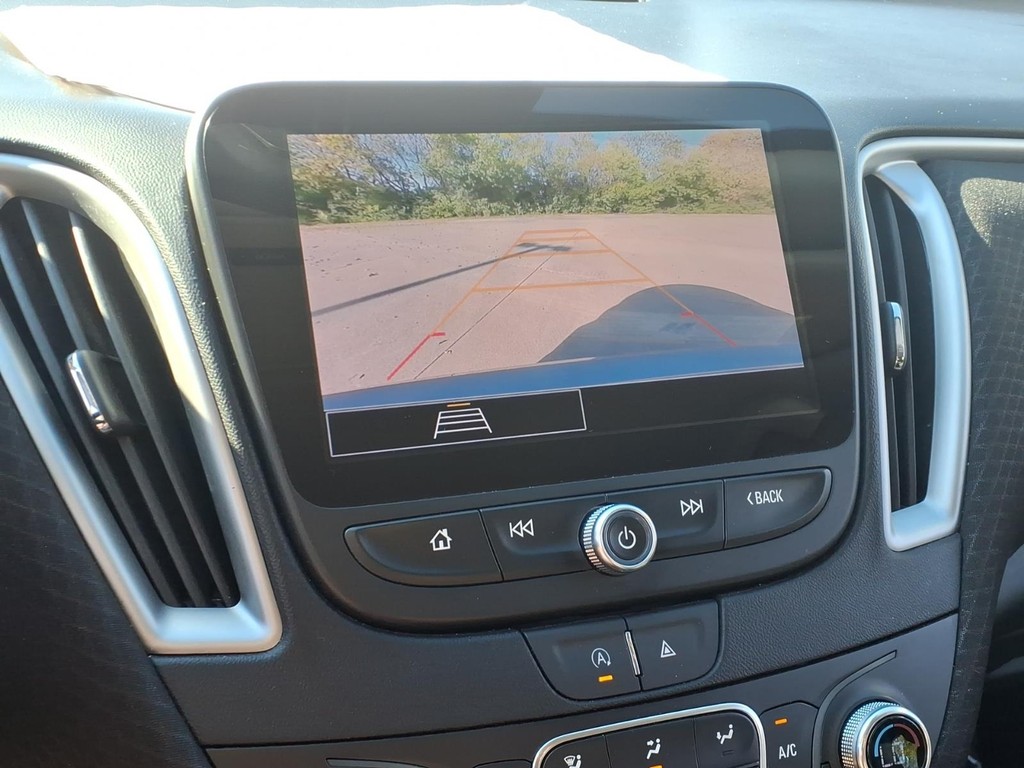 Chevrolet Malibu Vehicle Full-screen Gallery Image 13