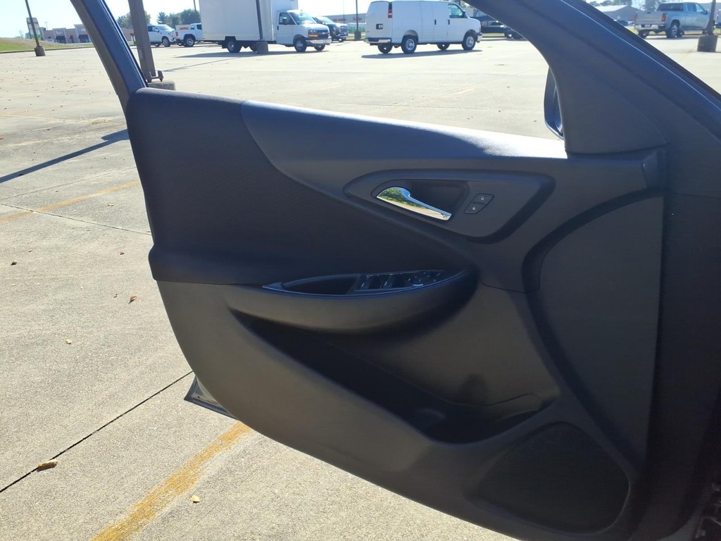 Chevrolet Malibu Vehicle Full-screen Gallery Image 19