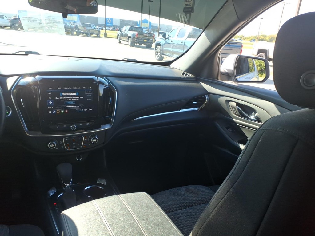 Chevrolet Traverse Vehicle Full-screen Gallery Image 08