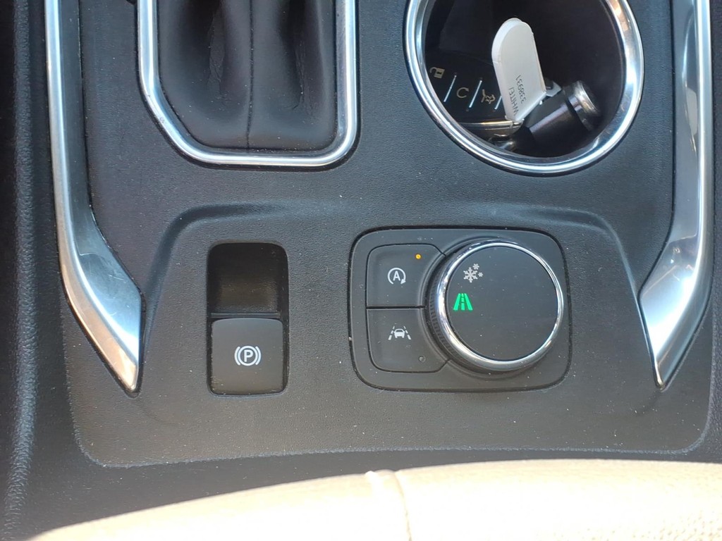 Chevrolet Traverse Vehicle Full-screen Gallery Image 16