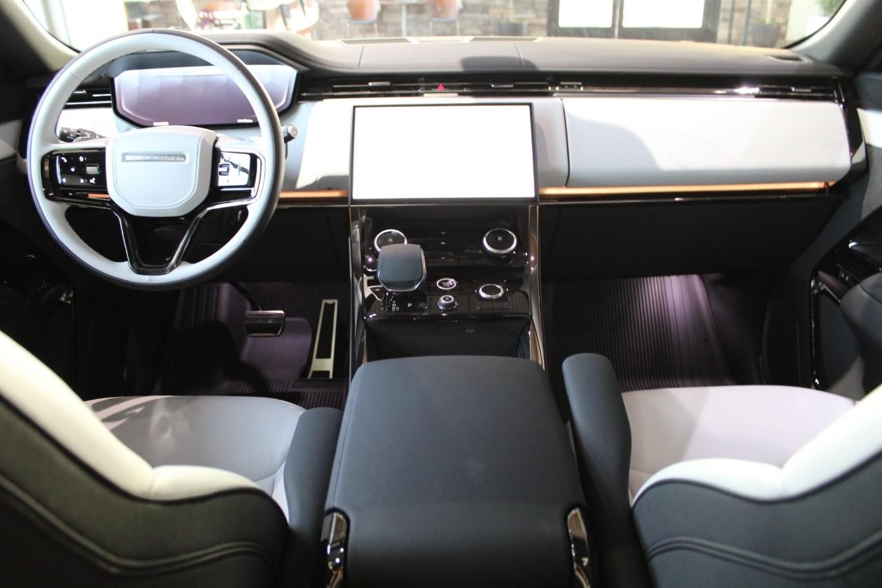 Land Rover Range Rover Sport Vehicle Full-screen Gallery Image 14