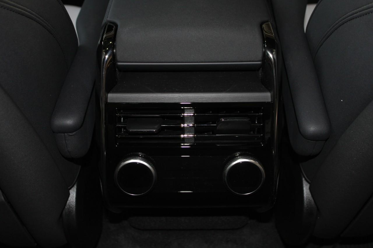 Land Rover Range Rover Sport Vehicle Full-screen Gallery Image 18