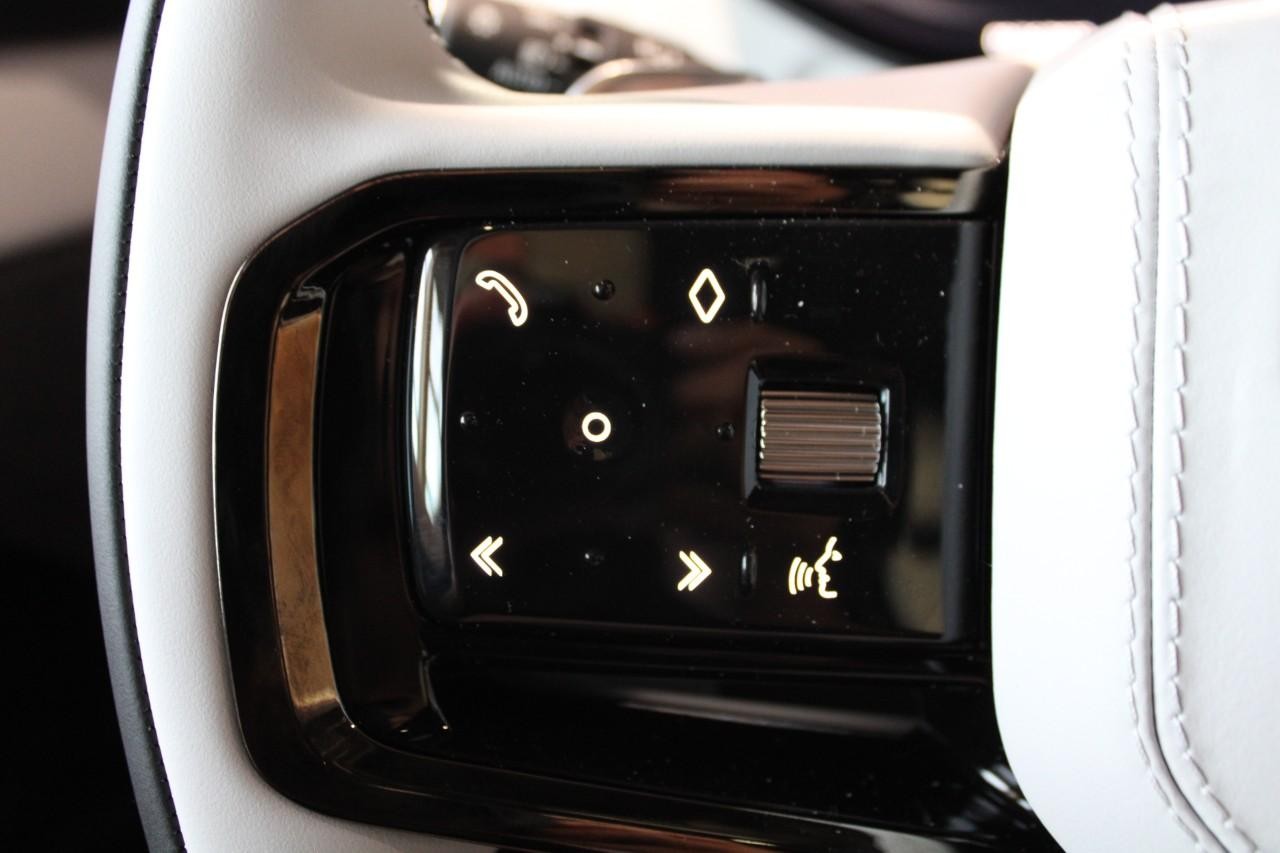 Land Rover Range Rover Sport Vehicle Full-screen Gallery Image 20