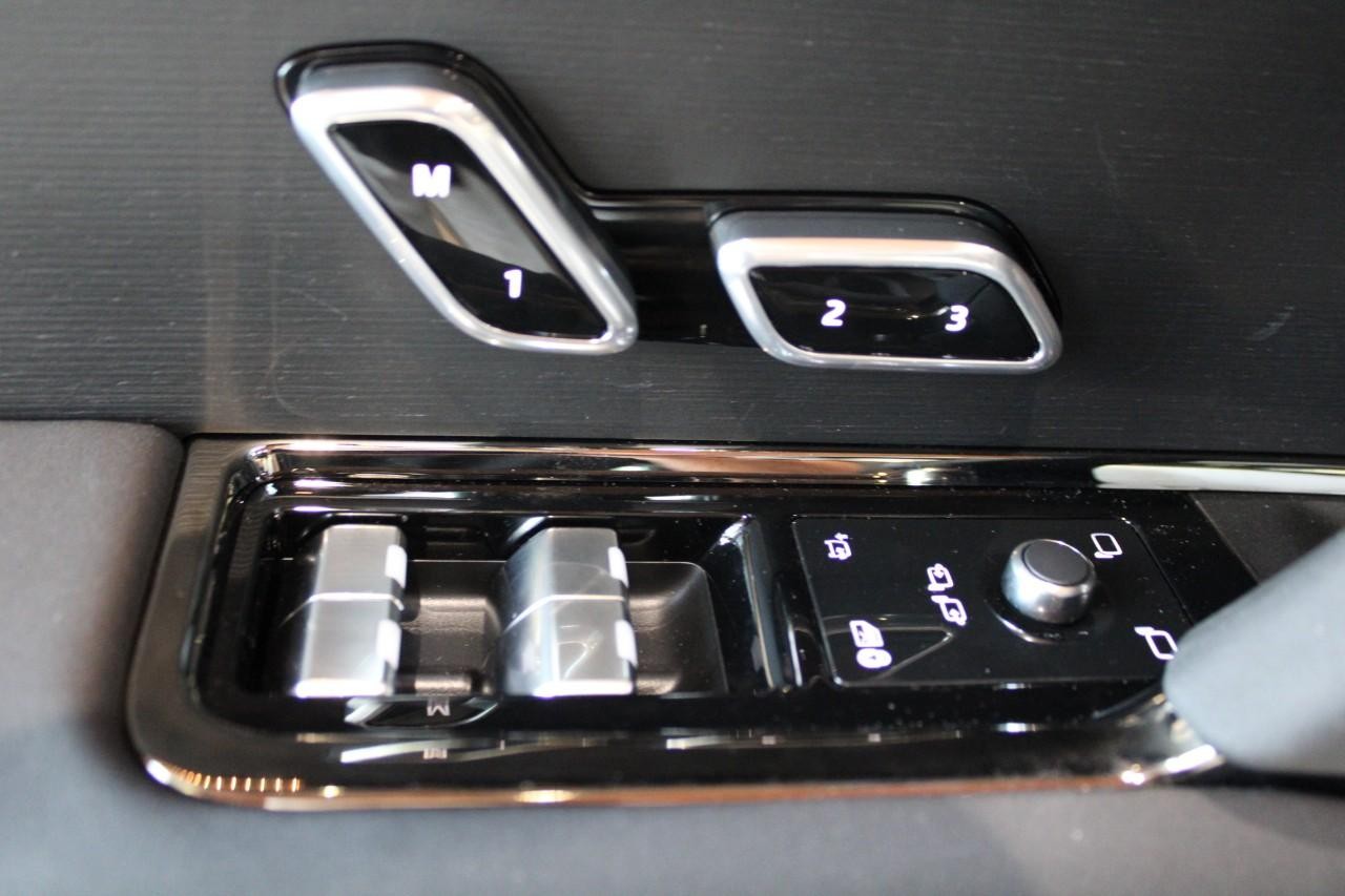 Land Rover Range Rover Sport Vehicle Full-screen Gallery Image 26