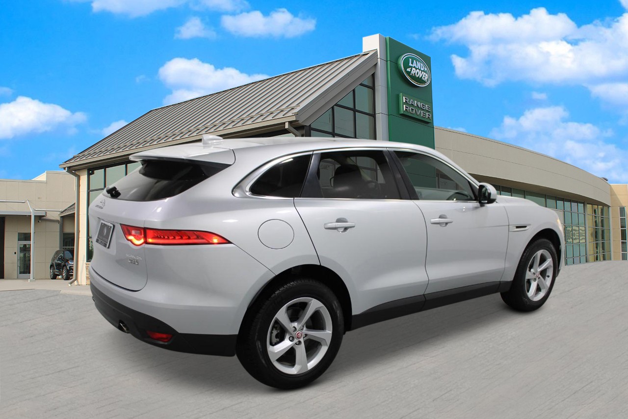 Jaguar F-Pace Vehicle Full-screen Gallery Image 4