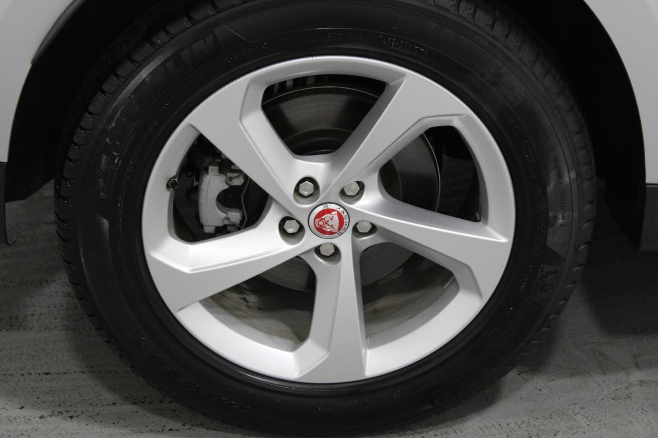 Jaguar F-Pace Vehicle Full-screen Gallery Image 5