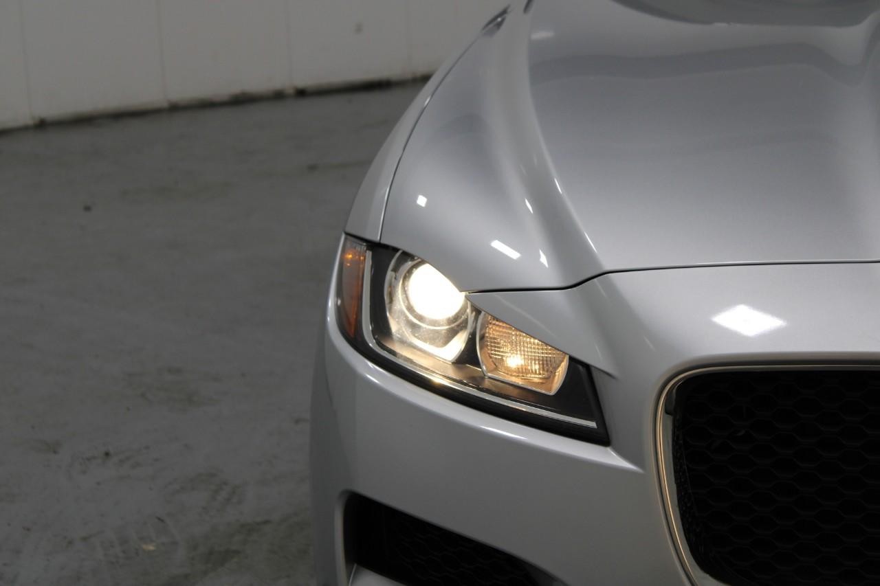 Jaguar F-Pace Vehicle Full-screen Gallery Image 8