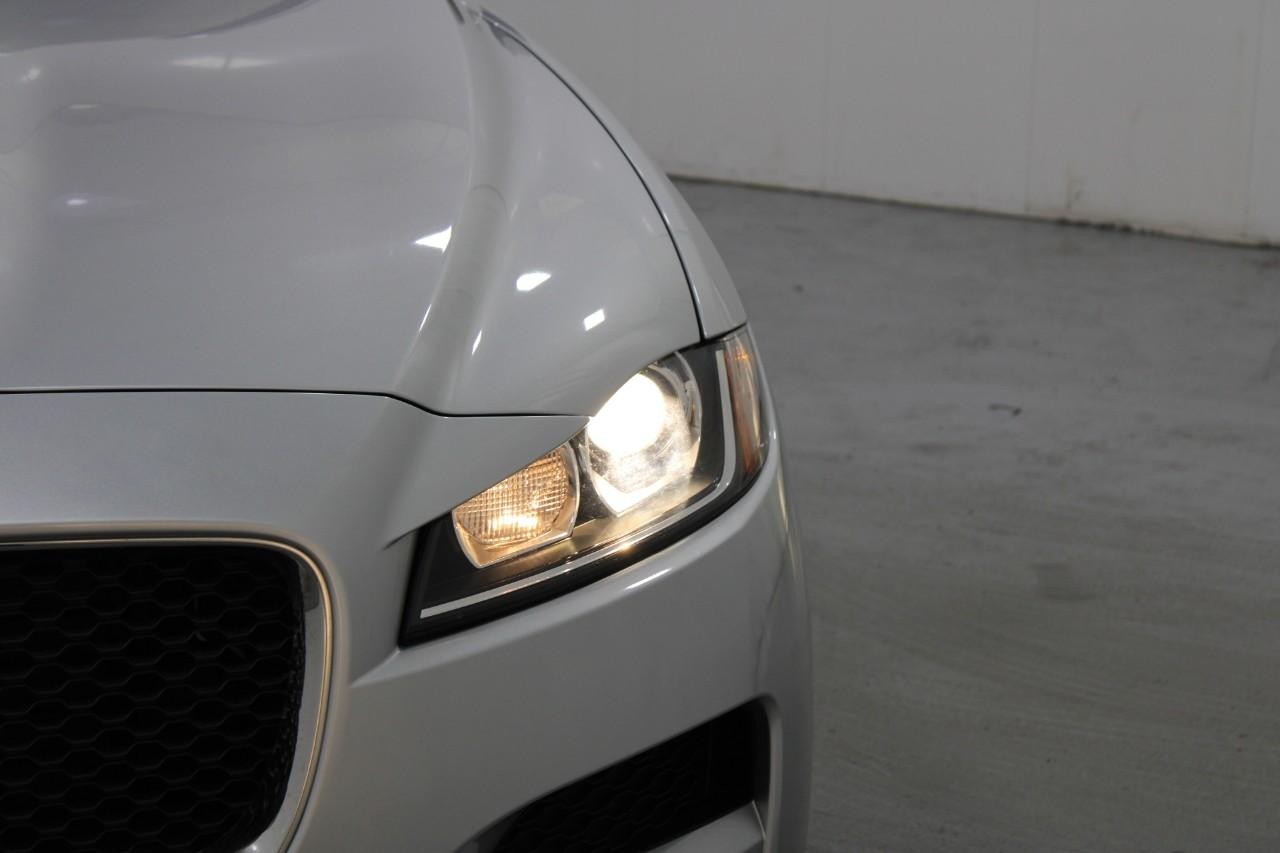 Jaguar F-Pace Vehicle Full-screen Gallery Image 9