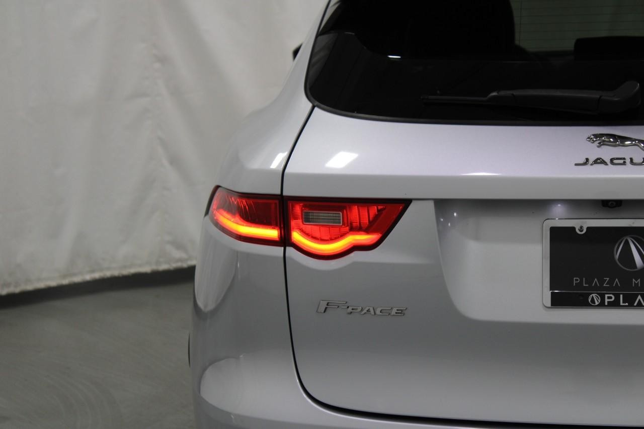 Jaguar F-Pace Vehicle Full-screen Gallery Image 11