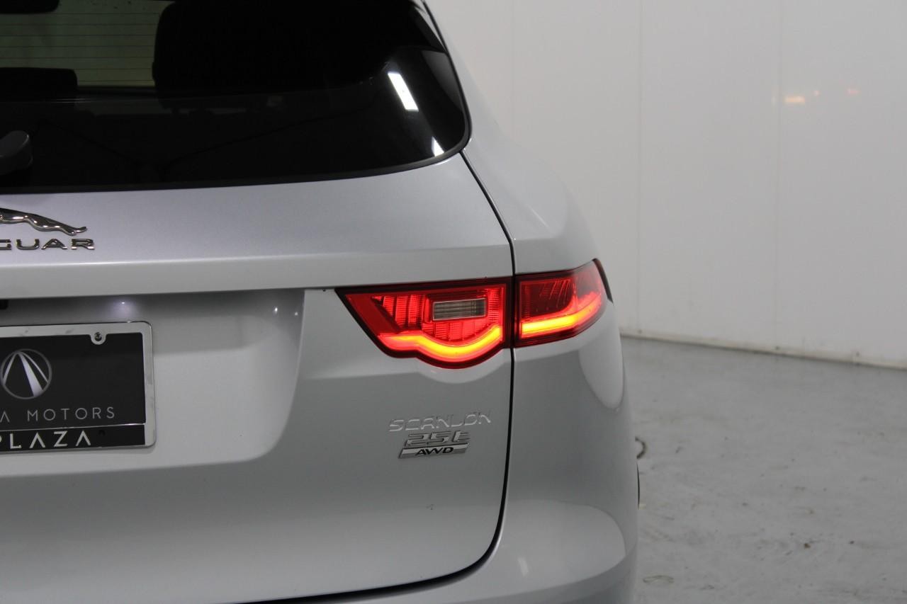 Jaguar F-Pace Vehicle Full-screen Gallery Image 12