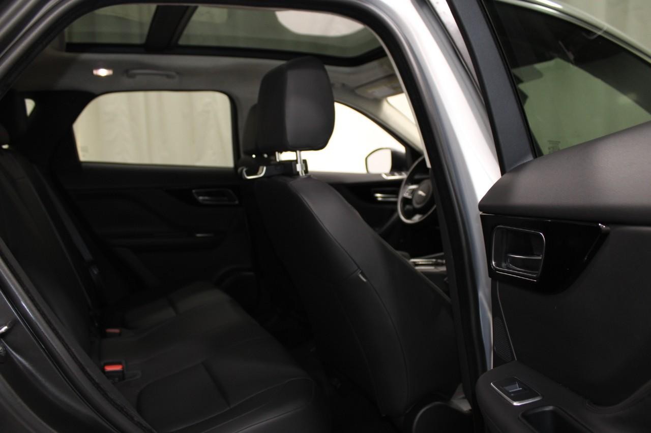 Jaguar F-Pace Vehicle Full-screen Gallery Image 13