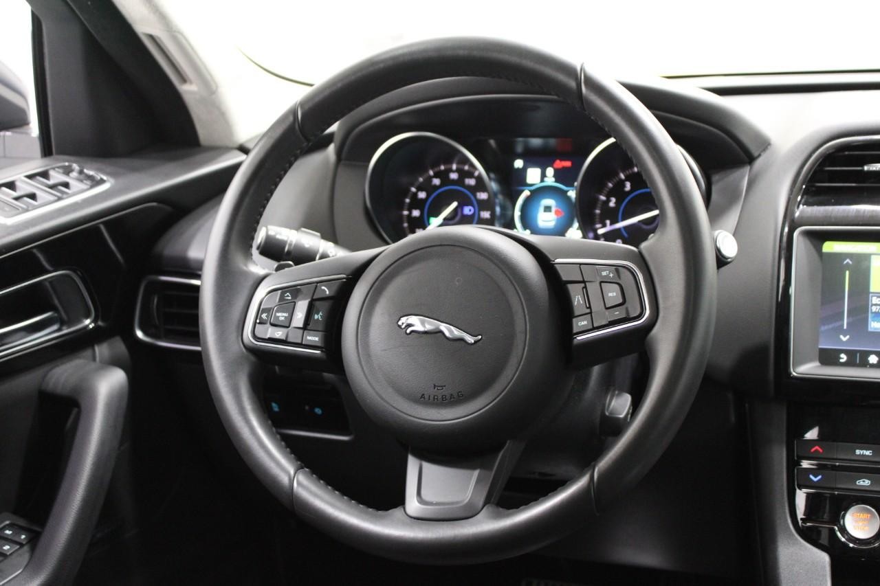 Jaguar F-Pace Vehicle Full-screen Gallery Image 15