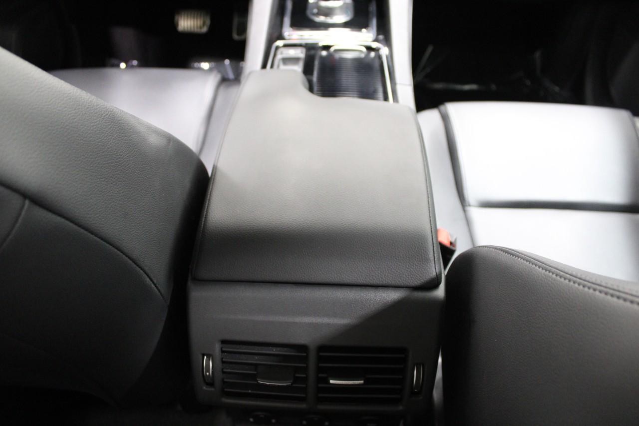 Jaguar F-Pace Vehicle Full-screen Gallery Image 18