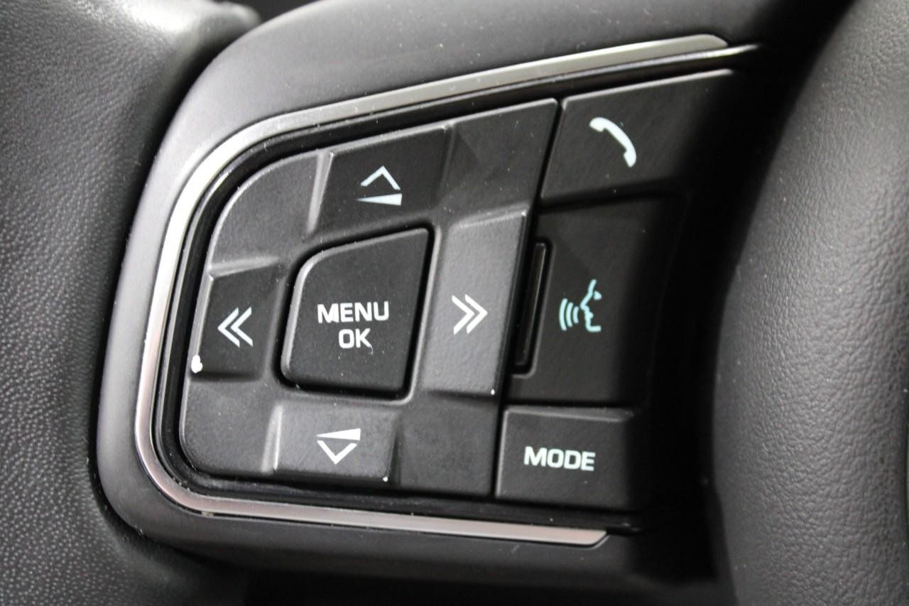 Jaguar F-Pace Vehicle Full-screen Gallery Image 21