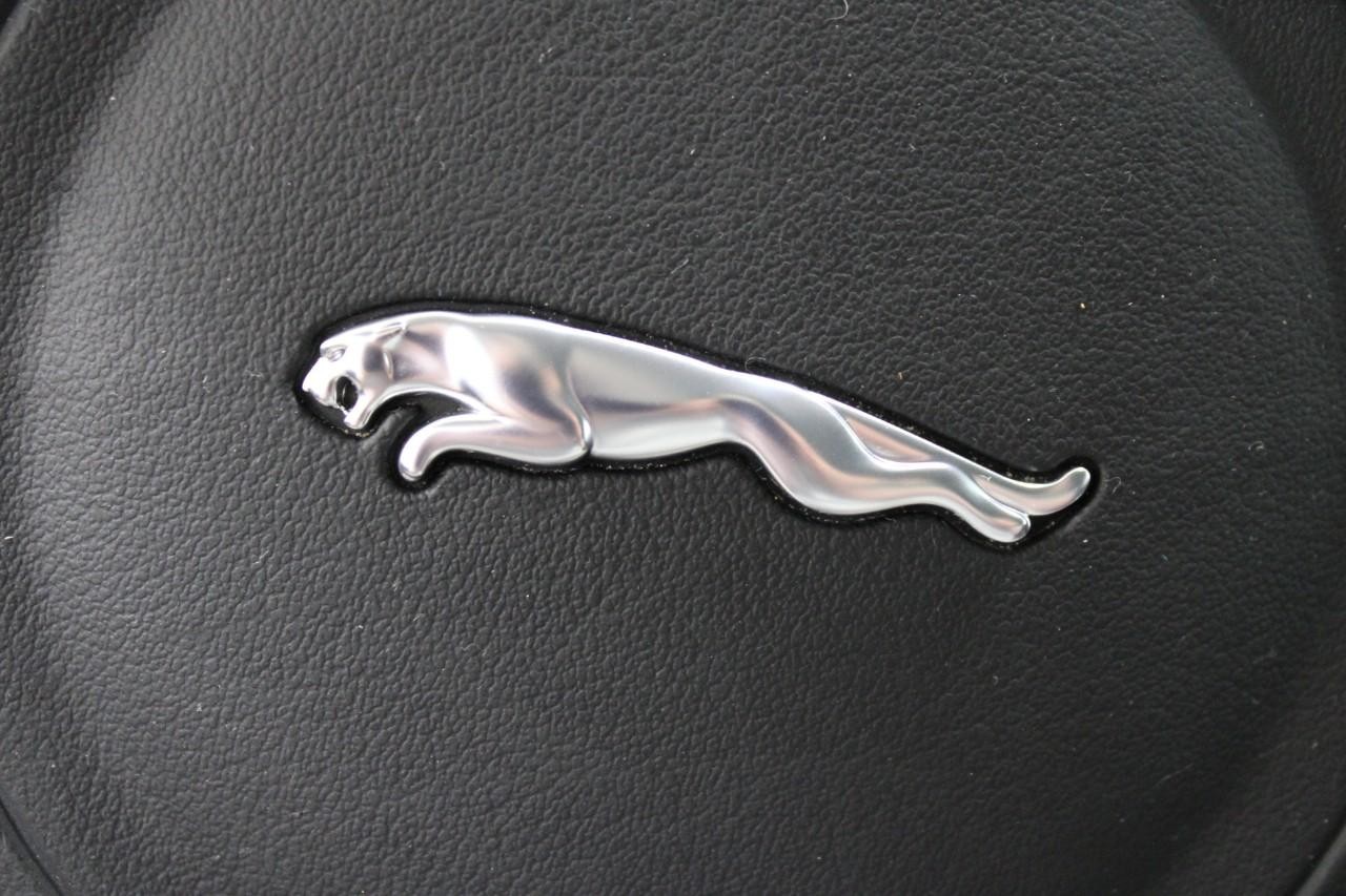 Jaguar F-Pace Vehicle Full-screen Gallery Image 22