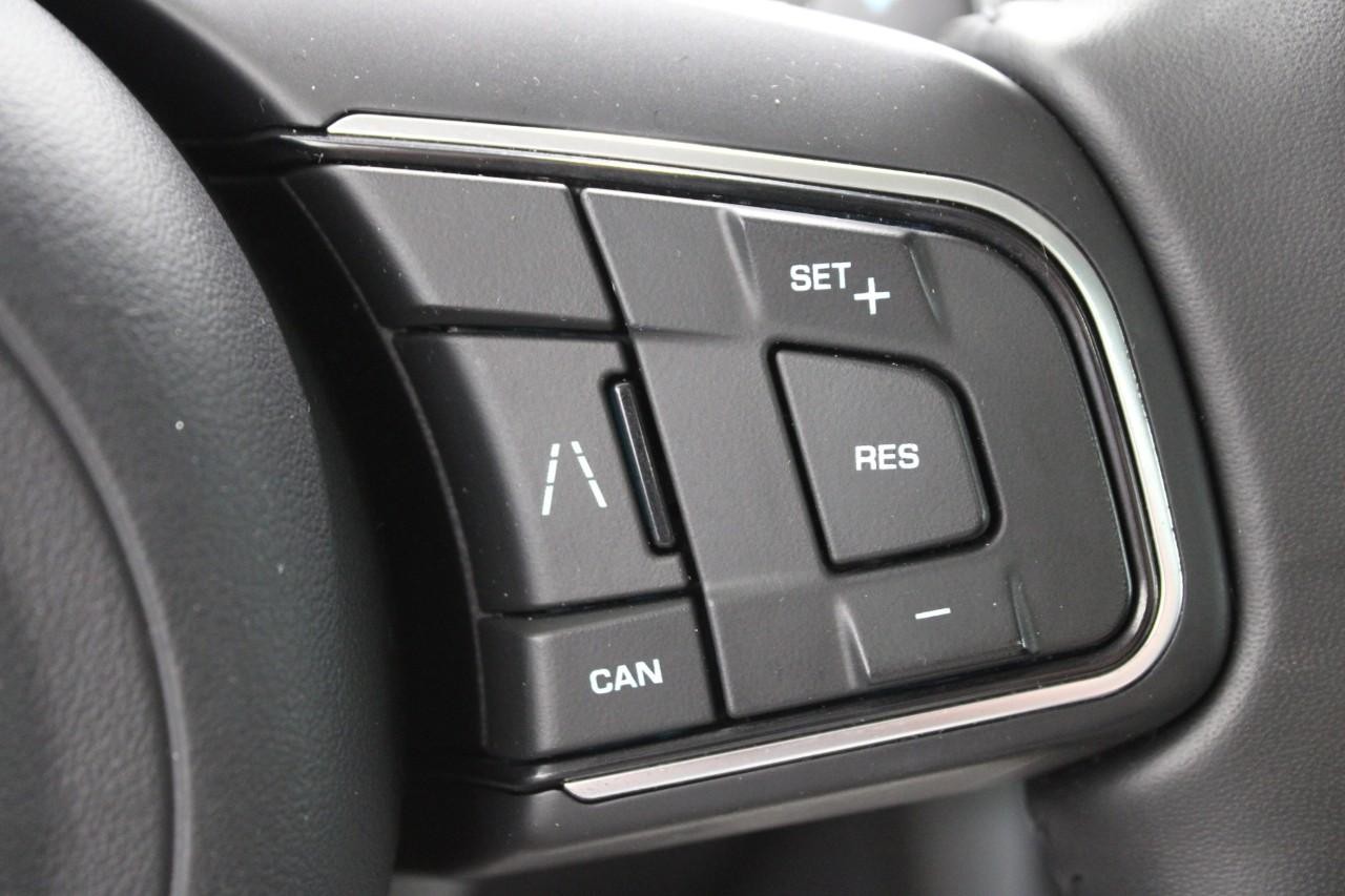 Jaguar F-Pace Vehicle Full-screen Gallery Image 23