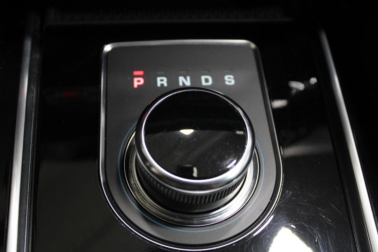 Jaguar F-Pace Vehicle Full-screen Gallery Image 29