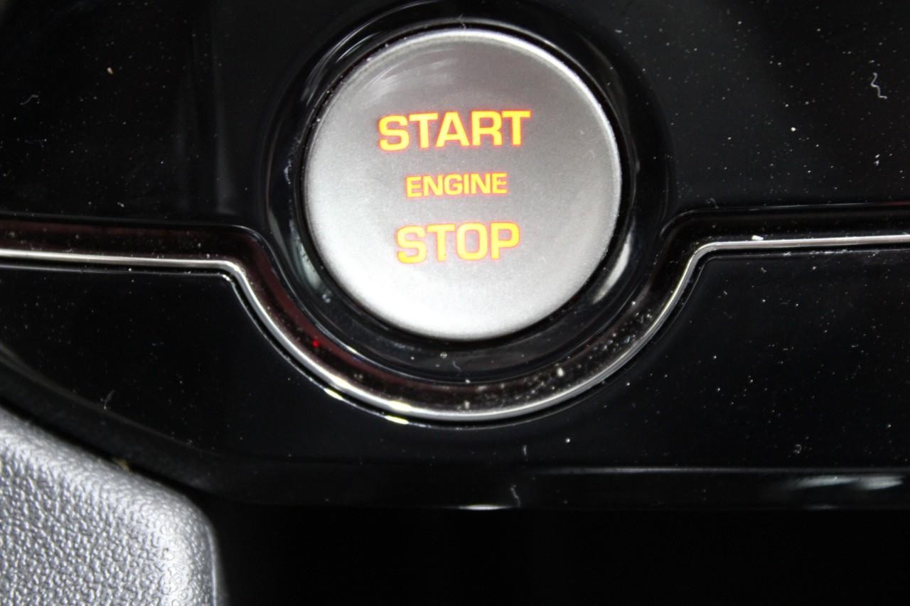 Jaguar F-Pace Vehicle Full-screen Gallery Image 30