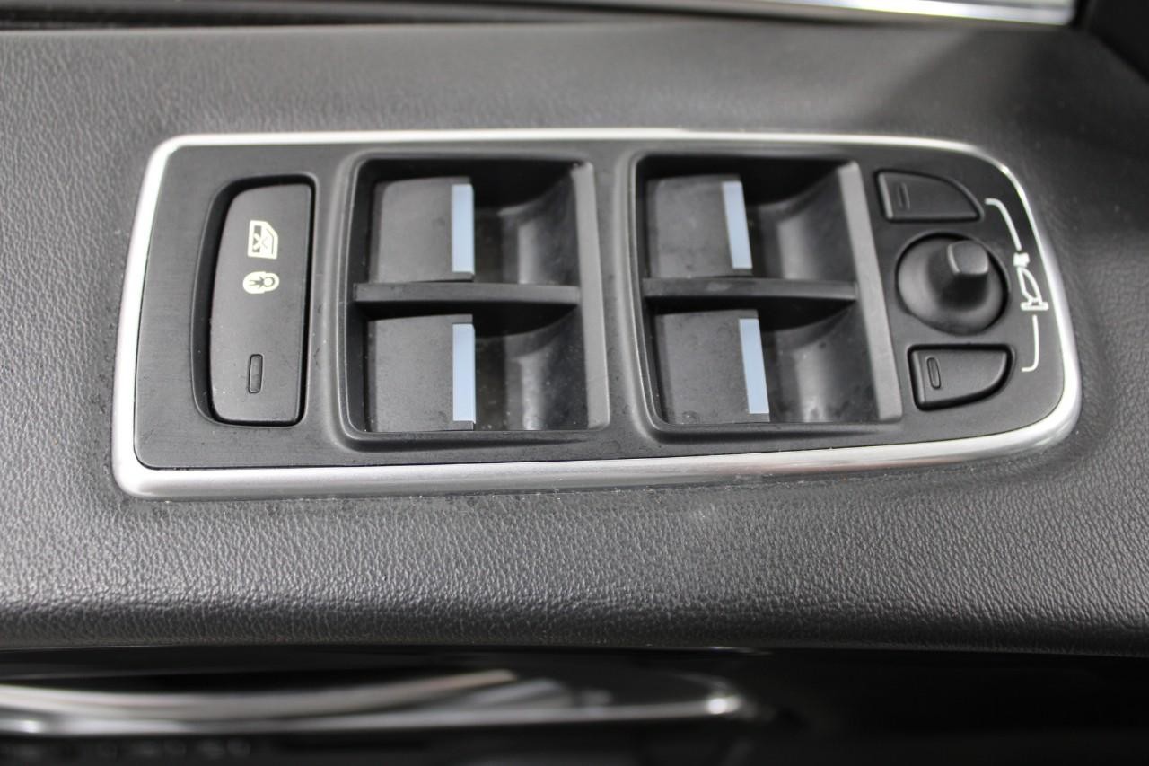 Jaguar F-Pace Vehicle Full-screen Gallery Image 32